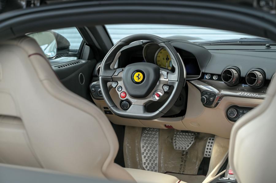 Интерьер Ferrari F12berlinetta The Grand Tourer (226891) 2017 года  (фото 14 из 31)